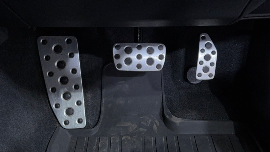 2024 Subaru Outback AWD Touring Xt, Automatic, 14269 km, Pedals and Footmat