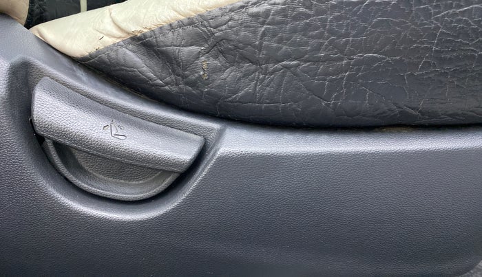 2016 Hyundai Grand i10 MAGNA 1.2 KAPPA VTVT, Petrol, Manual, 73,269 km, Driver Side Adjustment Panel