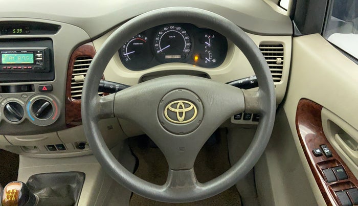 2009 Toyota Innova 2.5 G4 8 STR, Diesel, Manual, 1,82,019 km, Steering Wheel Close Up