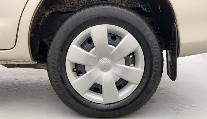 2009 Toyota Innova 2.5 G4 8 STR, Diesel, Manual, 1,82,019 km, Left Rear Wheel