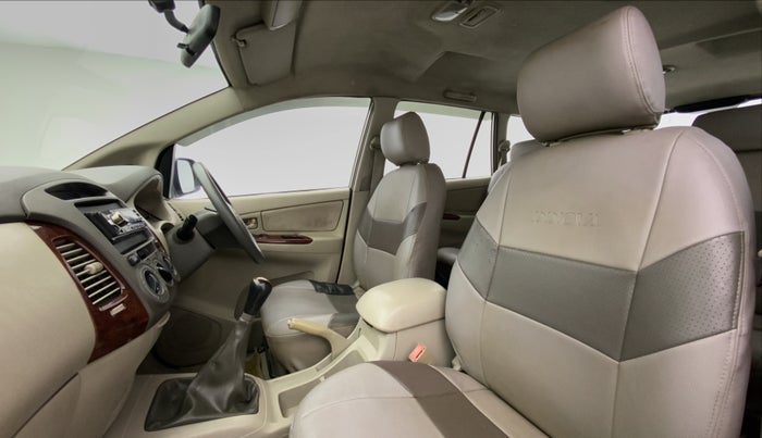 2009 Toyota Innova 2.5 G4 8 STR, Diesel, Manual, 1,82,019 km, Right Side Front Door Cabin