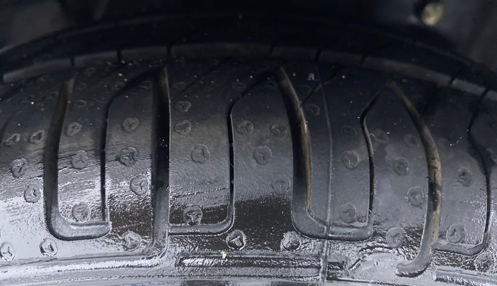 2015 Hyundai Eon MAGNA PLUS, Petrol, Manual, 29,128 km, Right Rear Tyre Tread