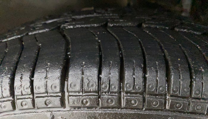 2013 Maruti Zen Estilo LXI, Petrol, Manual, 52,164 km, Left Front Tyre Tread