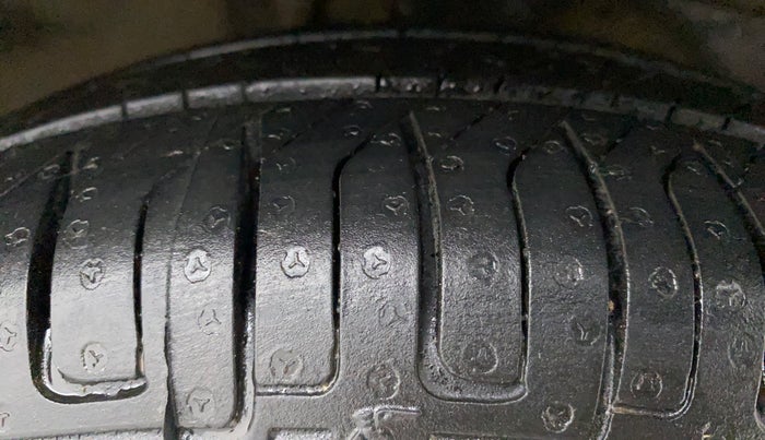 2013 Maruti Zen Estilo LXI, Petrol, Manual, 52,164 km, Right Front Tyre Tread