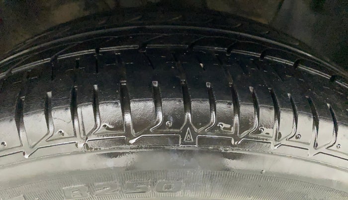 2015 Hyundai Elite i20 ASTA 1.2, Petrol, Manual, 71,871 km, Right Front Tyre Tread
