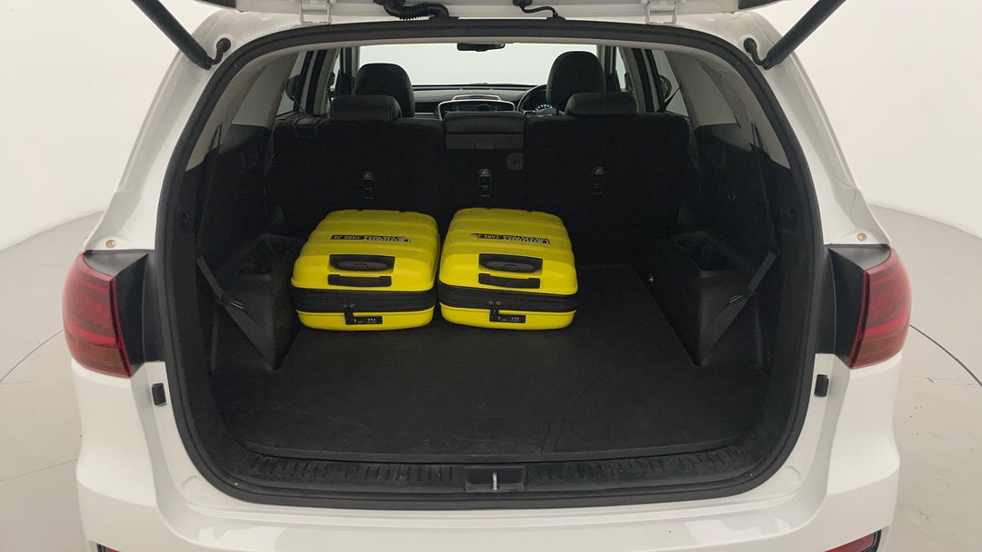 2019 Kia Sorento Gt-line (4x4), Automatic, 111726 km, Boot Inside View with Luggage