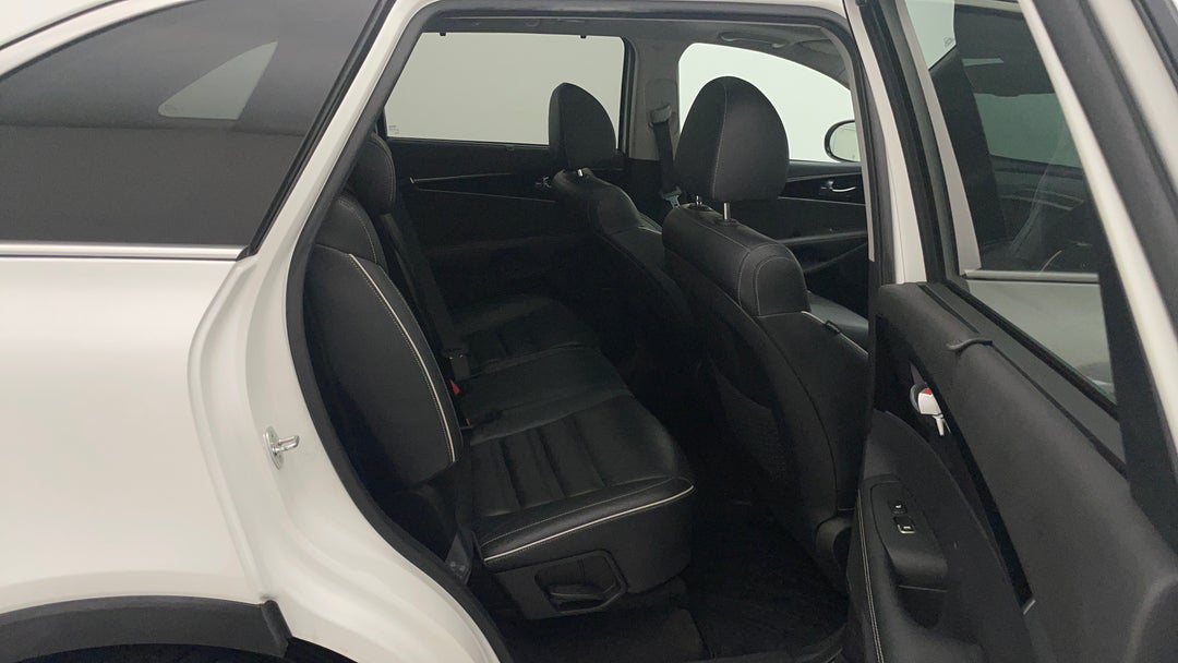 2019 Kia Sorento Gt-line (4x4), Automatic, 111726 km, Right Side Rear Door Cabin View