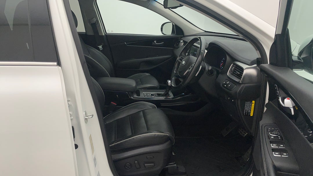 2019 Kia Sorento Gt-line (4x4), Automatic, 111726 km, Right Side Front Door Cabin View