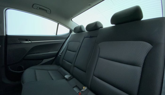 2017 Hyundai New Elantra 2.0 S MT, Petrol, Manual, 33,377 km, Right Side Rear Door Cabin