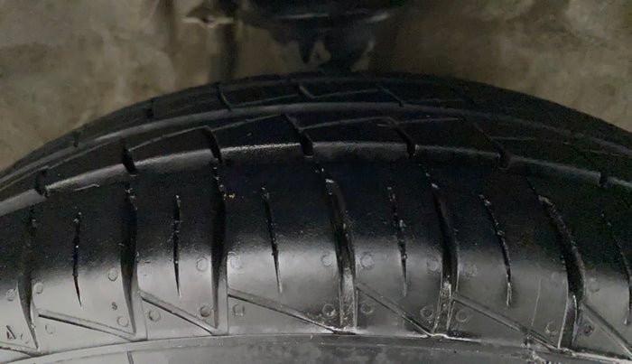 2017 Maruti Alto 800 LXI, Petrol, Manual, 30,183 km, Right Front Tyre Tread
