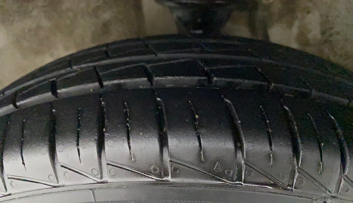 2017 Maruti Alto 800 LXI, Petrol, Manual, 30,183 km, Left Front Tyre Tread