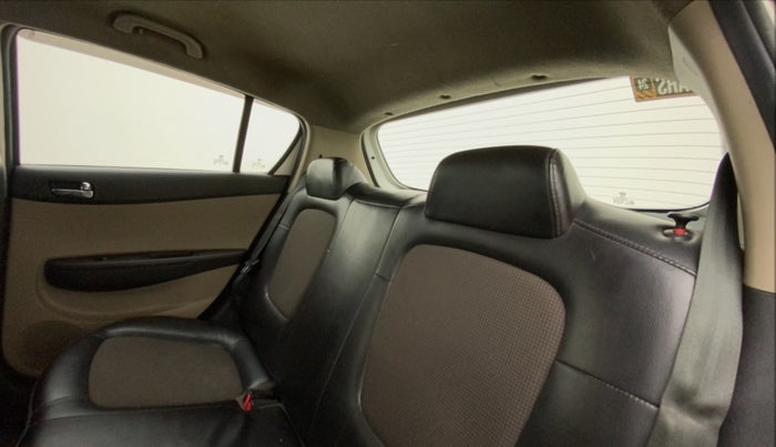 2013 Hyundai i20 MAGNA (O) 1.4 CRDI, Diesel, Manual, 94,378 km, Right Side Rear Door Cabin
