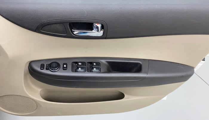 2013 Hyundai i20 MAGNA (O) 1.4 CRDI, Diesel, Manual, 94,378 km, Driver Side Door Panels Control