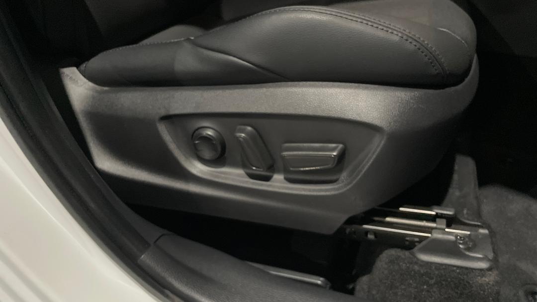 2024 Toyota Corolla Cross Atmos 2WD Hybrid, Automatic, 16977 km, Drivers Side Adjustment Panel