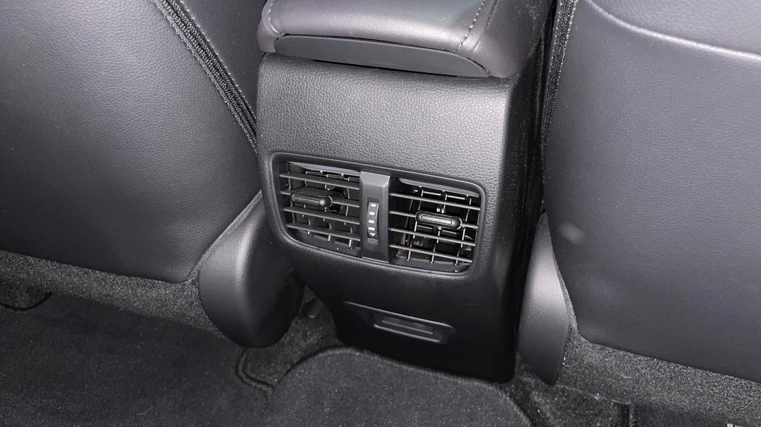 2024 Toyota Corolla Cross Atmos 2WD Hybrid, Automatic, 16977 km, Rear A/C Vent
