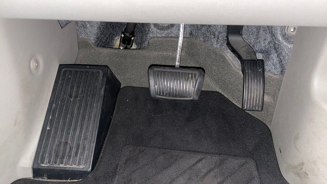 2019 Kia Carnival S, Automatic, 91741 km, Pedals and Footmat