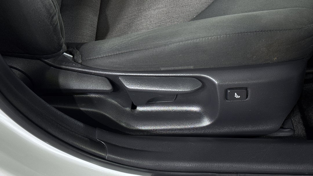 2019 Toyota Camry Ascent, Automatic, 95702 km, Drivers Side Adjustment Panel