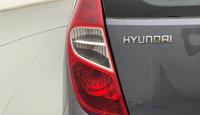 2011 Hyundai i10 MAGNA 1.2, Petrol, Manual, 1,20,084 km, Left tail light - Minor scratches
