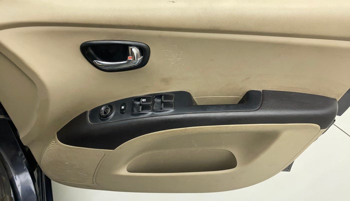 2011 Hyundai i10 MAGNA 1.2, Petrol, Manual, 1,20,084 km, Driver Side Door Panels Control
