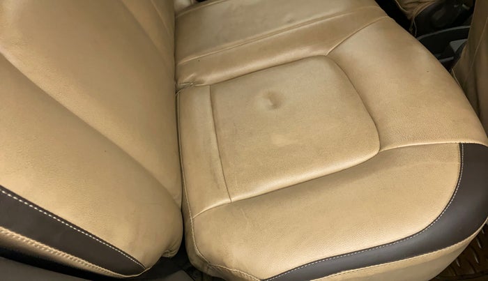 2011 Hyundai i10 MAGNA 1.2, Petrol, Manual, 1,20,084 km, Second-row right seat - Cover slightly torn