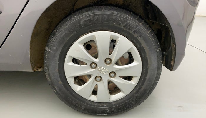2011 Hyundai i10 MAGNA 1.2, Petrol, Manual, 1,20,084 km, Left Rear Wheel