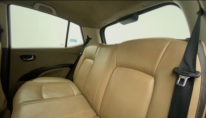 2011 Hyundai i10 MAGNA 1.2, Petrol, Manual, 1,20,084 km, Right Side Rear Door Cabin