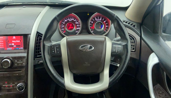 2014 Mahindra XUV500 W8 FWD, Diesel, Manual, 60,123 km, Steering Wheel Close Up