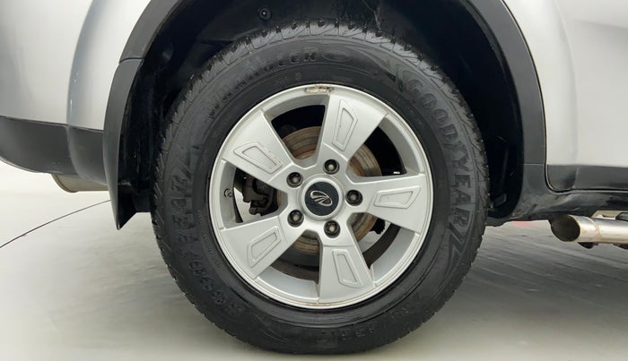 2014 Mahindra XUV500 W8 FWD, Diesel, Manual, 60,123 km, Right Rear Wheel
