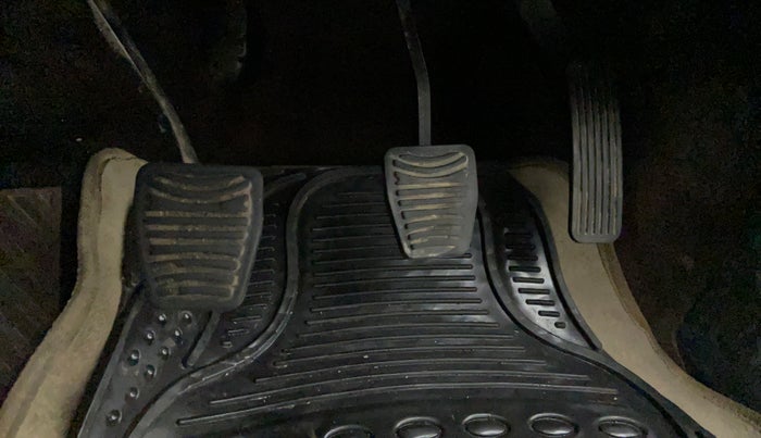2014 Mahindra XUV500 W8 FWD, Diesel, Manual, 60,123 km, Pedals