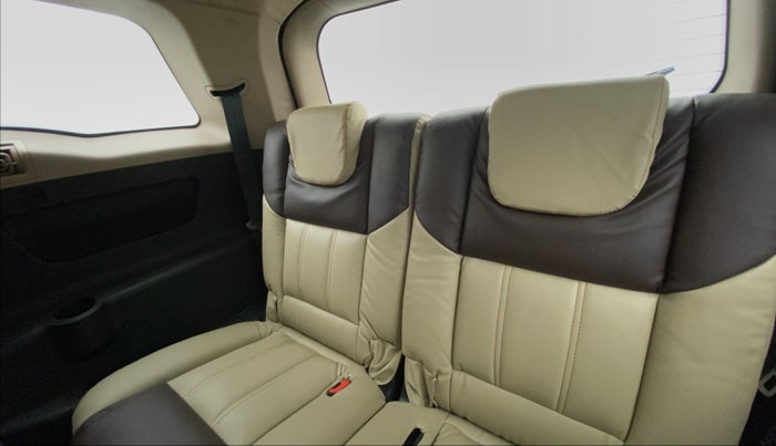 2014 Mahindra XUV500 W8 FWD, Diesel, Manual, 60,123 km, Third Seat Row ( optional )