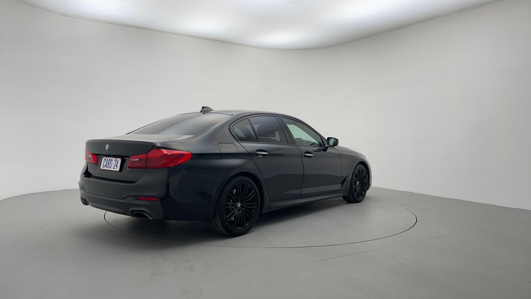 Right Back Diagonal (45- Degree) View