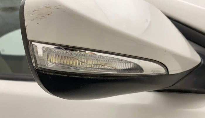 2014 Hyundai Verna FLUIDIC 1.6 VTVT SX, Petrol, Manual, 56,918 km, Right rear-view mirror - Indicator light has minor damage