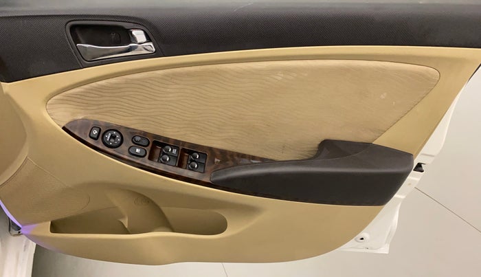 2014 Hyundai Verna FLUIDIC 1.6 VTVT SX, Petrol, Manual, 56,918 km, Driver Side Door Panels Control