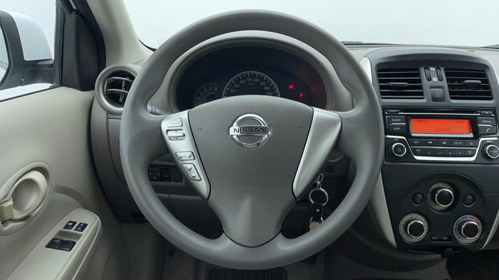Nissan Sunny-Steering Wheel Close-up