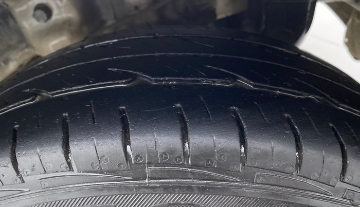 2013 Hyundai Eon ERA PLUS, Petrol, Manual, 49,281 km, Left Rear Tyre Tread