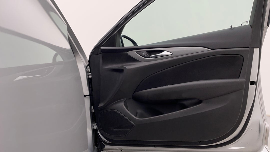 2020 Holden Commodore Lt, Automatic, 31395 km, Speaker View