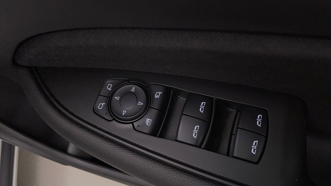 2020 Holden Commodore Lt, Automatic, 31395 km, Drivers Side Door Panel Controls
