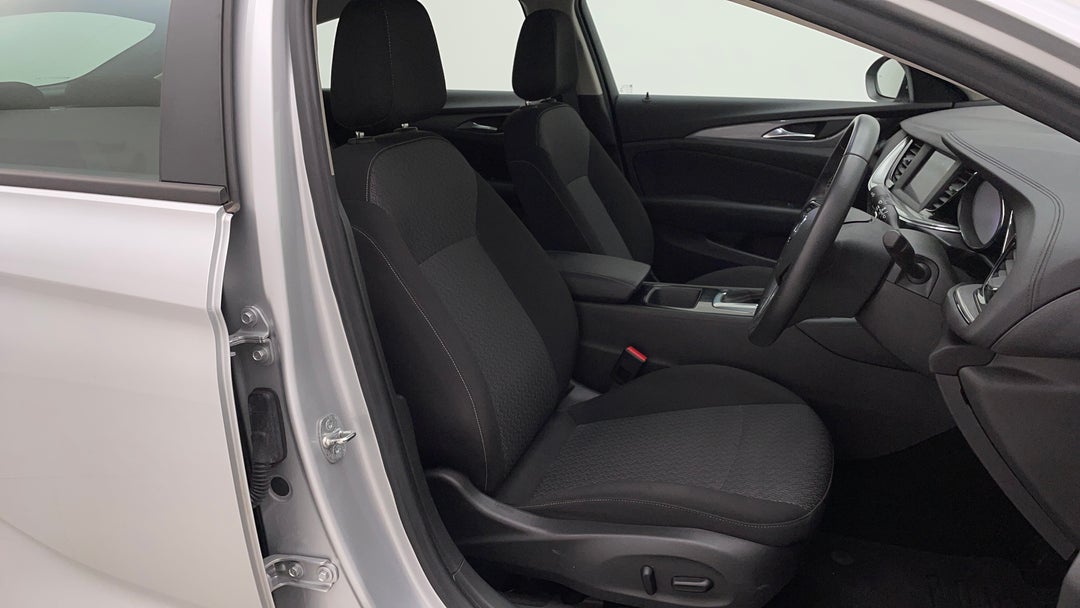 2020 Holden Commodore Lt, Automatic, 31395 km, Right Side Front Door Cabin View