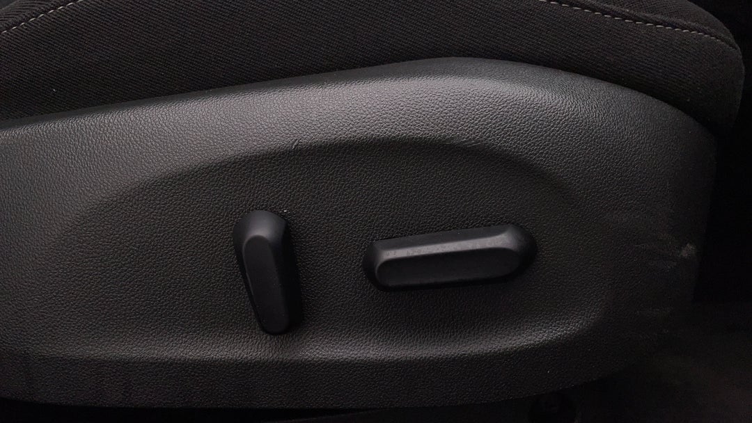 2020 Holden Commodore Lt, Automatic, 31395 km, Drivers Side Adjustment Panel
