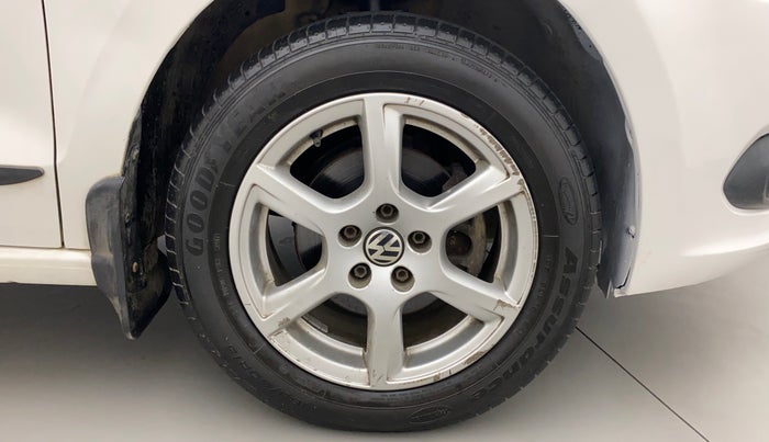 2013 Volkswagen Vento HIGHLINE 1.6 MPI, Petrol, Manual, 36,982 km, Right Front Wheel