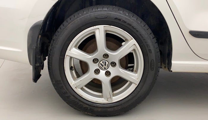 2013 Volkswagen Vento HIGHLINE 1.6 MPI, Petrol, Manual, 36,982 km, Right Rear Wheel