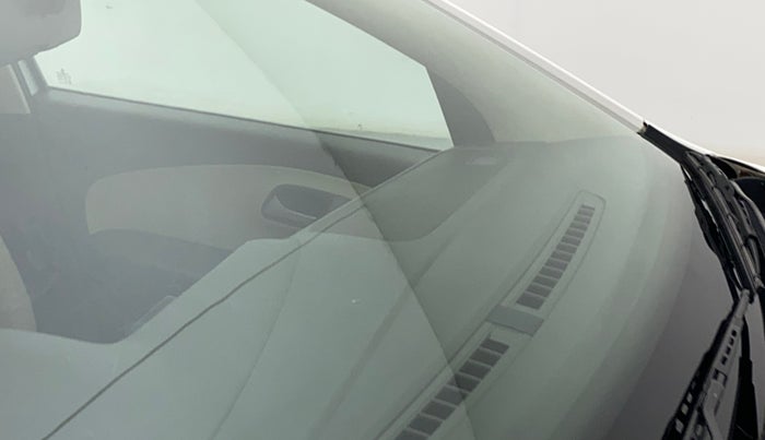 2013 Volkswagen Vento HIGHLINE 1.6 MPI, Petrol, Manual, 36,982 km, Front windshield - Minor spot on windshield