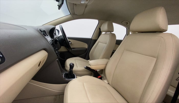 2013 Volkswagen Vento HIGHLINE 1.6 MPI, Petrol, Manual, 36,982 km, Right Side Front Door Cabin