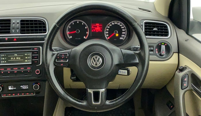 2013 Volkswagen Vento HIGHLINE 1.6 MPI, Petrol, Manual, 36,982 km, Steering Wheel Close Up
