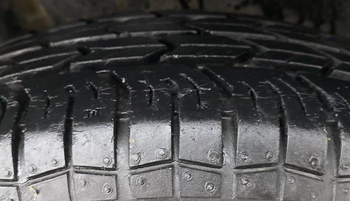 2015 Maruti Swift VXI, Petrol, Manual, 47,581 km, Right Rear Tyre Tread