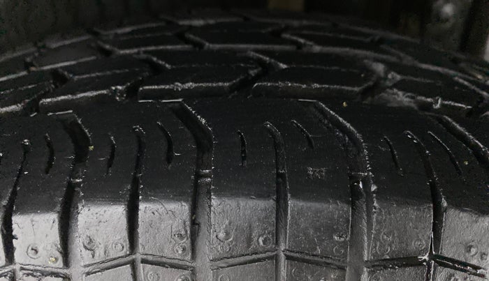 2015 Maruti Swift VXI, Petrol, Manual, 47,581 km, Left Rear Tyre Tread