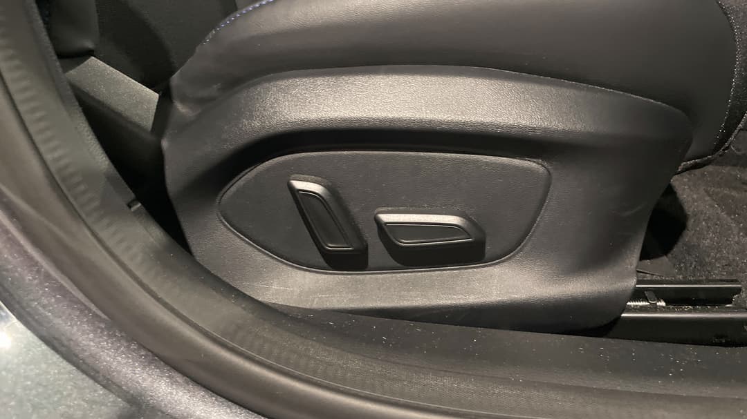 2023 MG Mg4 Essence 64, Automatic, 31546 km, Drivers Side Adjustment Panel