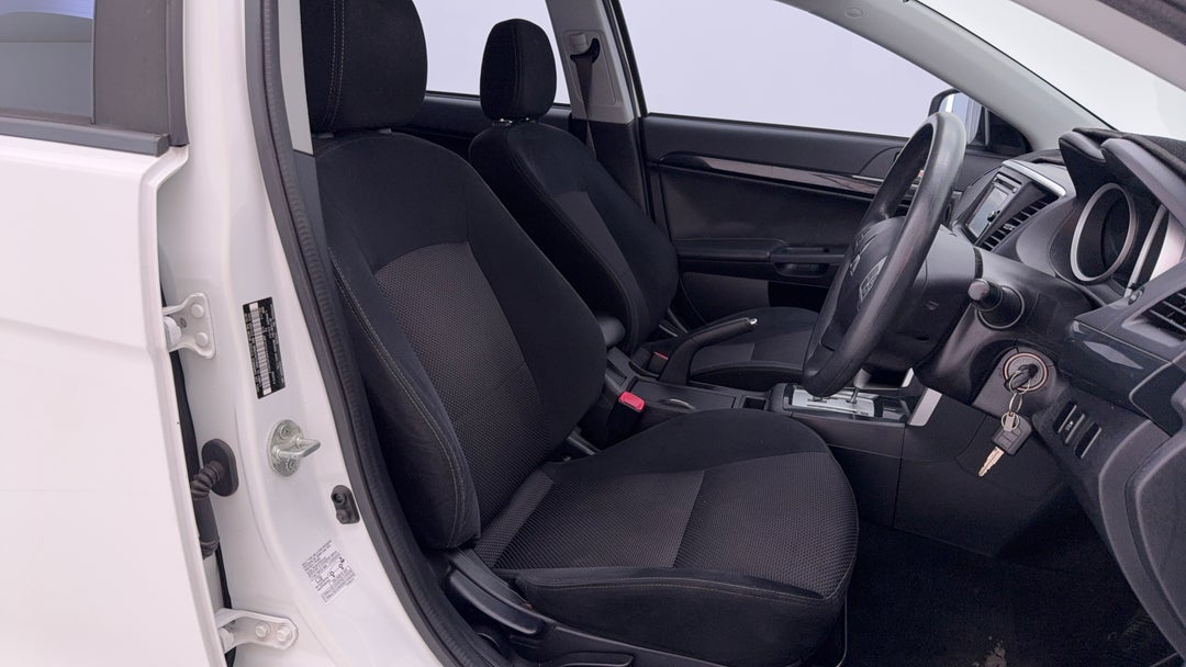 2017 Mitsubishi Lancer Es Sport, Automatic, 104203 km, Right Side Front Door Cabin View