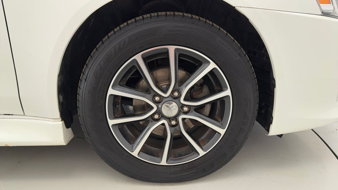 2017 Mitsubishi Lancer Es Sport, Automatic, 104203 km, Right Front Wheel