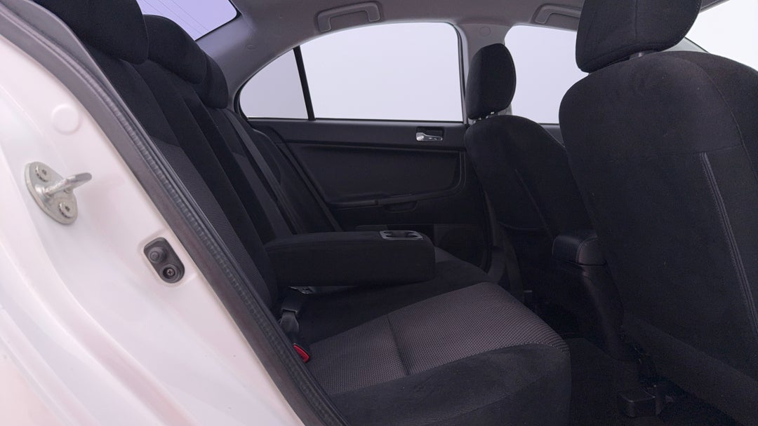 2017 Mitsubishi Lancer Es Sport, Automatic, 104203 km, Right Side Rear Door Cabin View